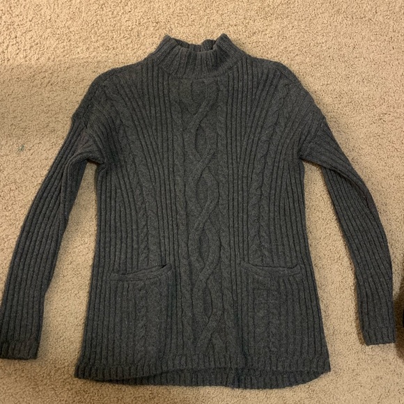 Abercrombie and Fitch knit sweater - Picture 1 of 4